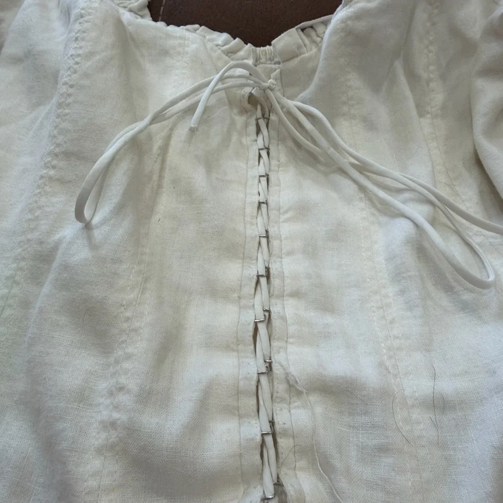 ASTR Lacy Puff Sleeve Smocked crop top size Medium